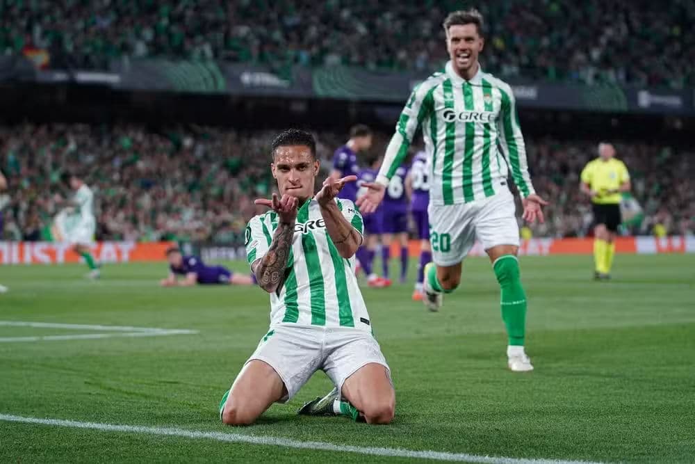 วันนี้แอนโทนี่เล่นไหม? จะดูได้ที่ไหน Real Oviedo x Real Betis ถ่ายทอดสดพร้อมรายชื่อผู้เล่นที่ยืนยันสำหรับการดวลลาลีกา